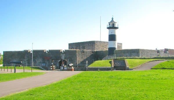 Zamek southsea latarnia morska na murach fortu