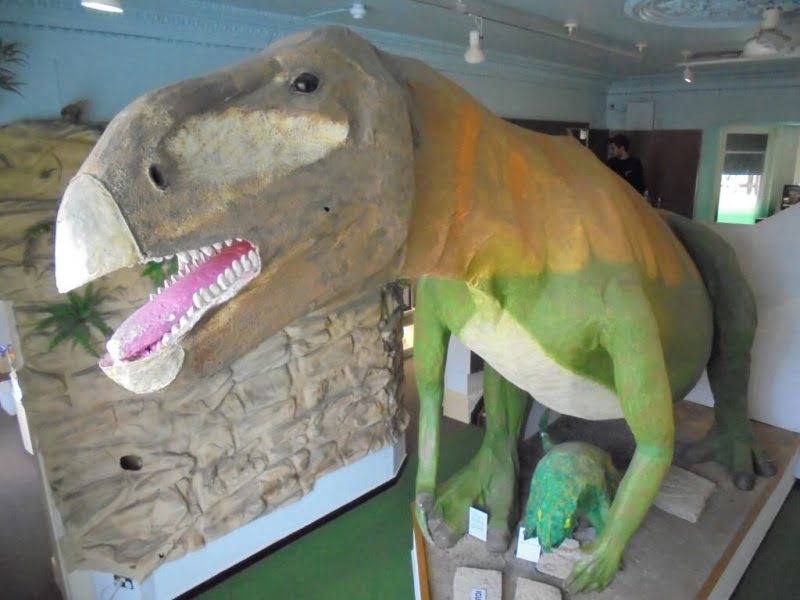 Muzeum historii naturalnej - cumberland house - dinozaur